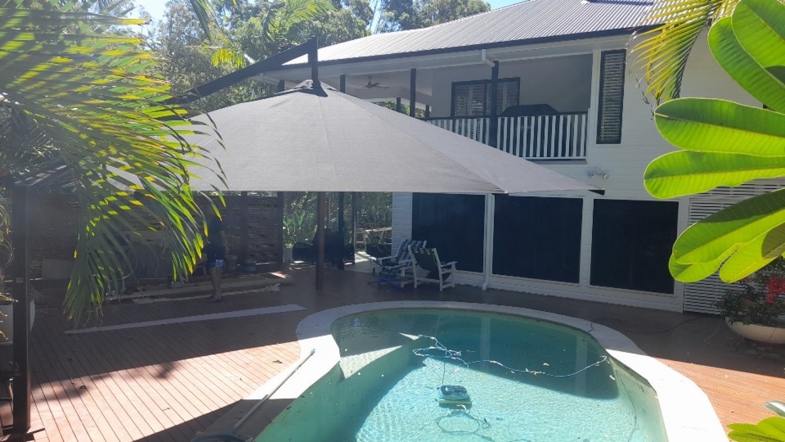 Protecting Your Pool Area with High-Quality Outdoor Giant Umbrellas